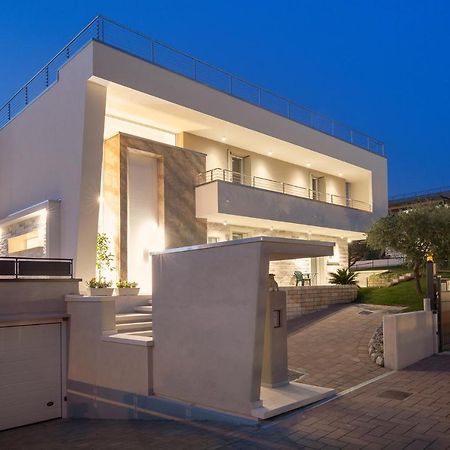 Villa Aurora-Holiday Home Apt3 巴多利诺 外观 照片